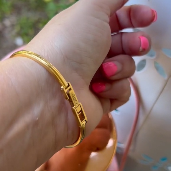 GORGEOUS RARE GUCCI 14k Gold Plated Gucci Bracelet Watch - Picture 7 of 8